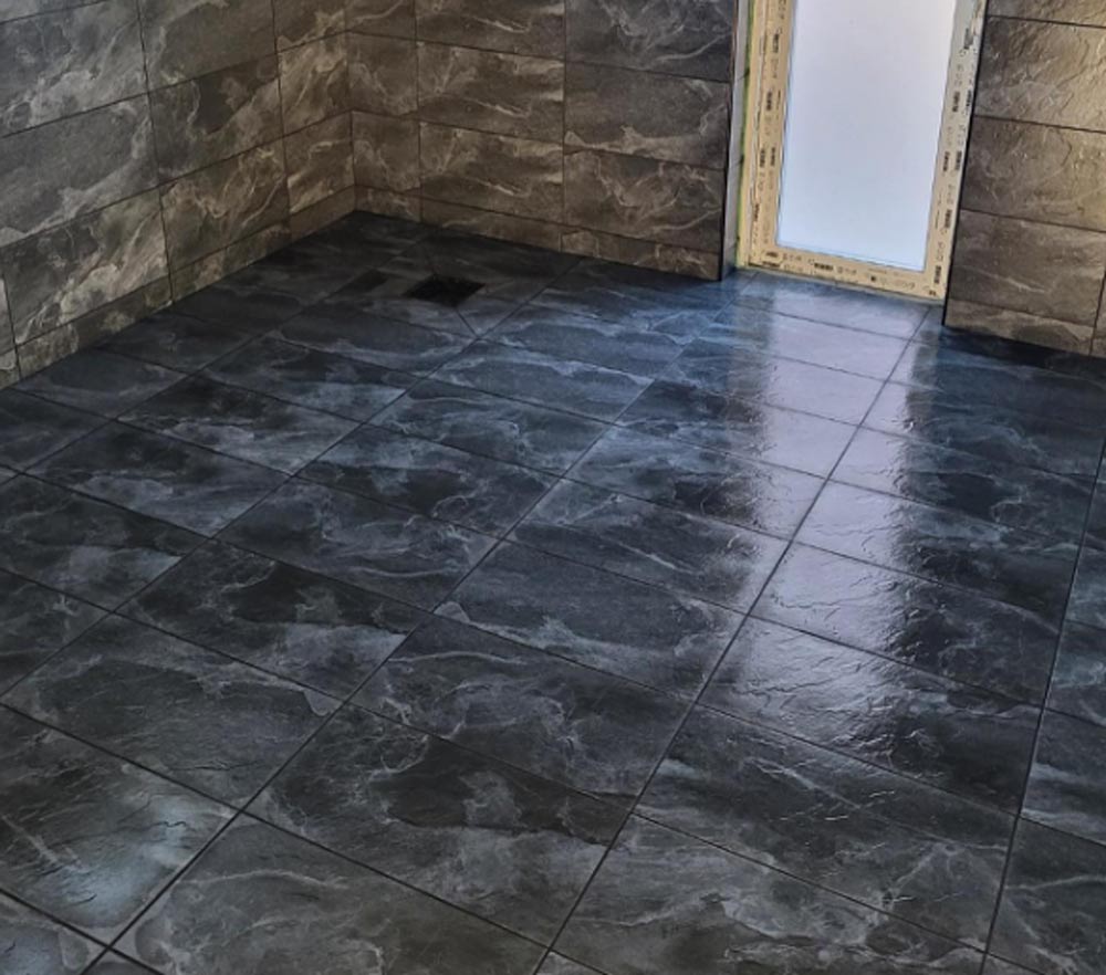 Plattsättning i ett badrum