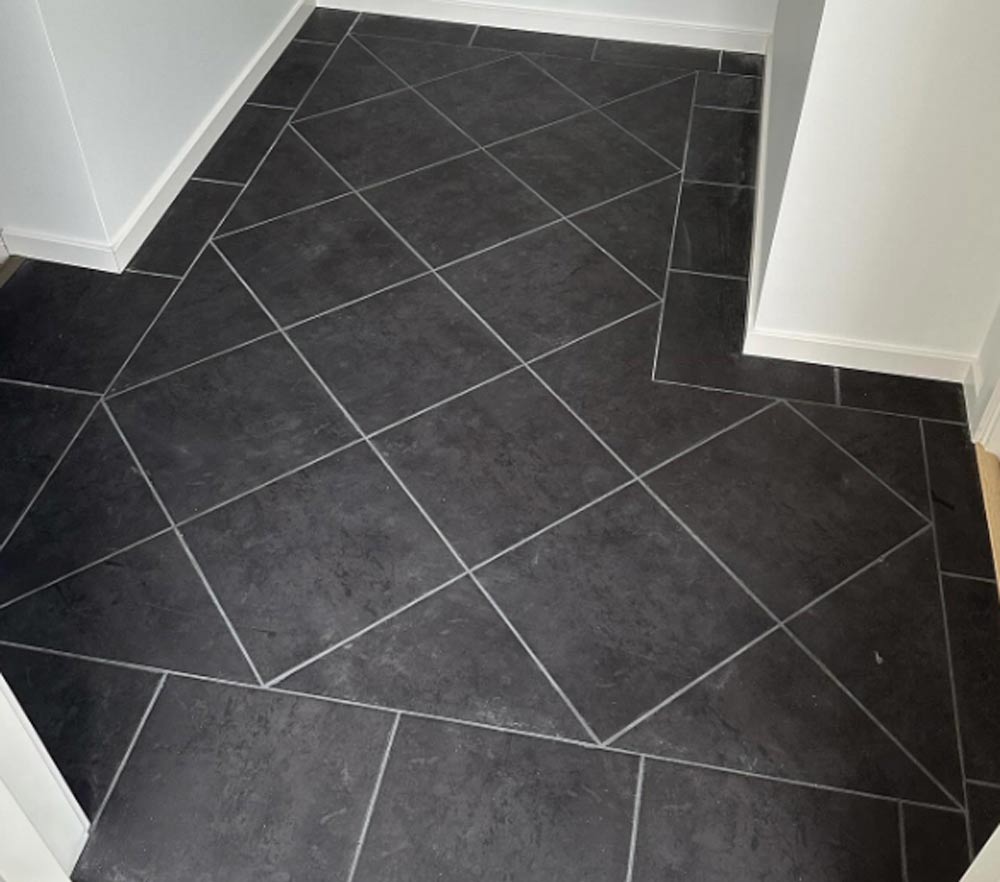 Ny plattsättning i ett badrum